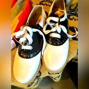 Vtg Willits Saddle Shoes! 7.5 so cute!